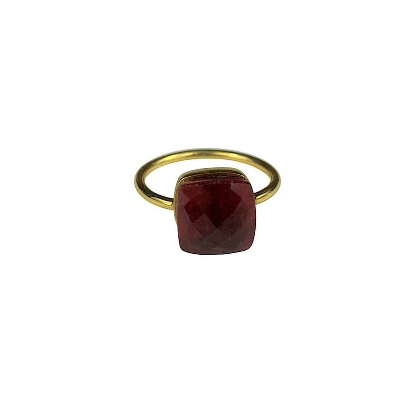 BAGUE LAKSHMI - bague en argent 925 doré à l'or fin orné d'une pierre en corindon de couleur rubis