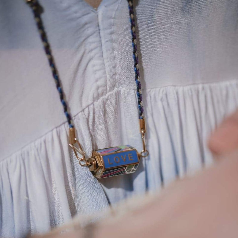 cordon en coton rainbow personnalisé avec le pendentif peace and love