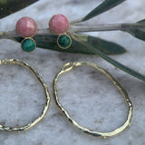 Boucles d'oreilles 2 en 1, puces d'oreilles rose et verte en pierres naturelles, forme ovale qui s'adapte aux puces pour les porter d'une autre façon.